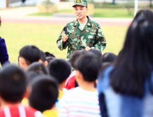 我校进行消防安全疏散演习