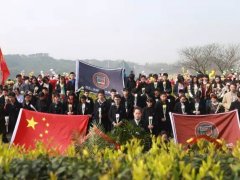 桃花红雨英雄血，陵园千古慰忠魂 ——武汉•光谷（国际）外国语学校初中部
