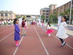 一根跳绳的开心之旅 ——记小学部百人师生跳绳挑战赛